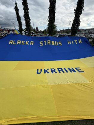 Мітинг в Анкориджі зібрав тисячу людей на підтримку України