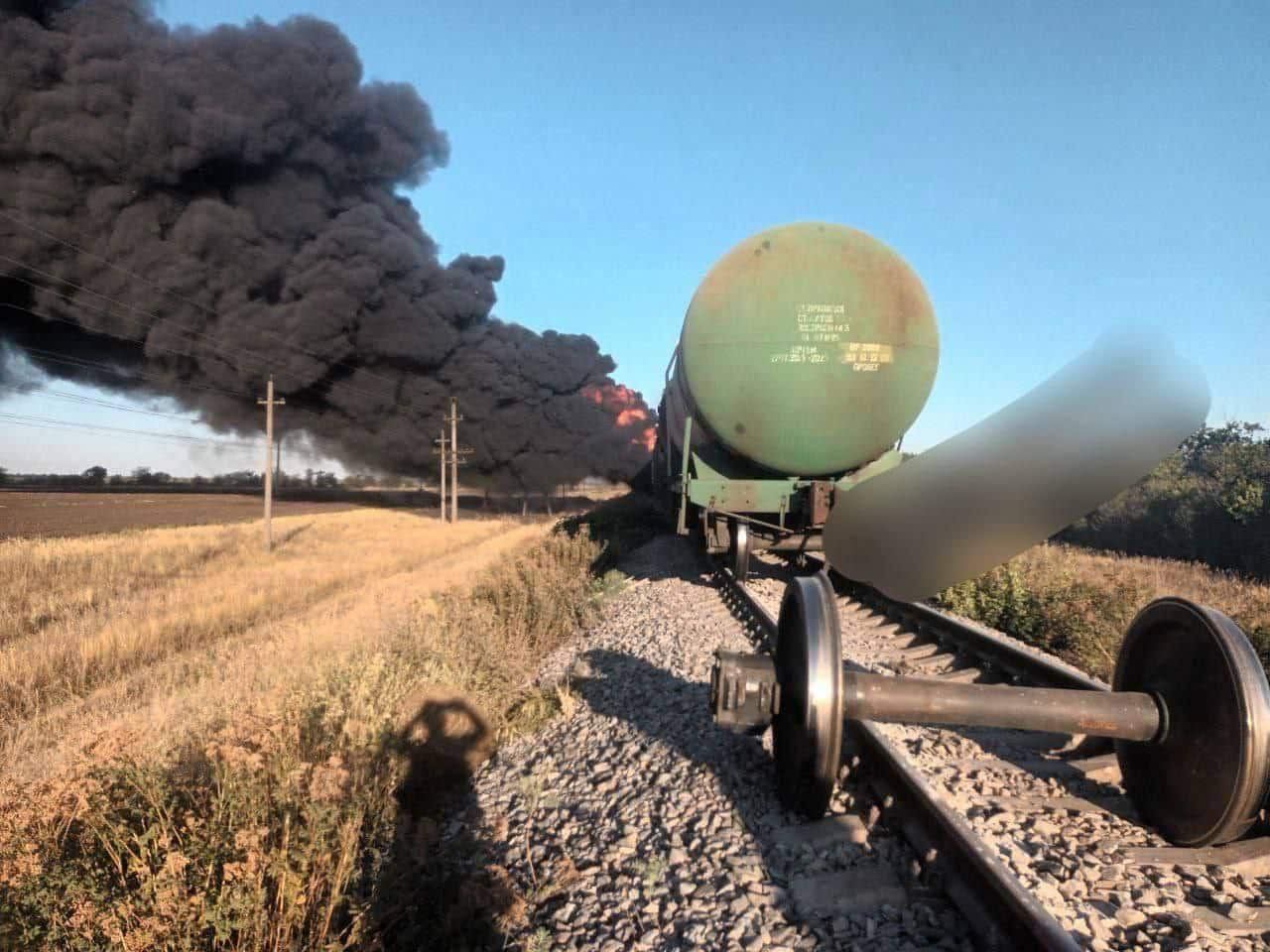 З’явились кадри знищення потягу з паливом російських окупантів