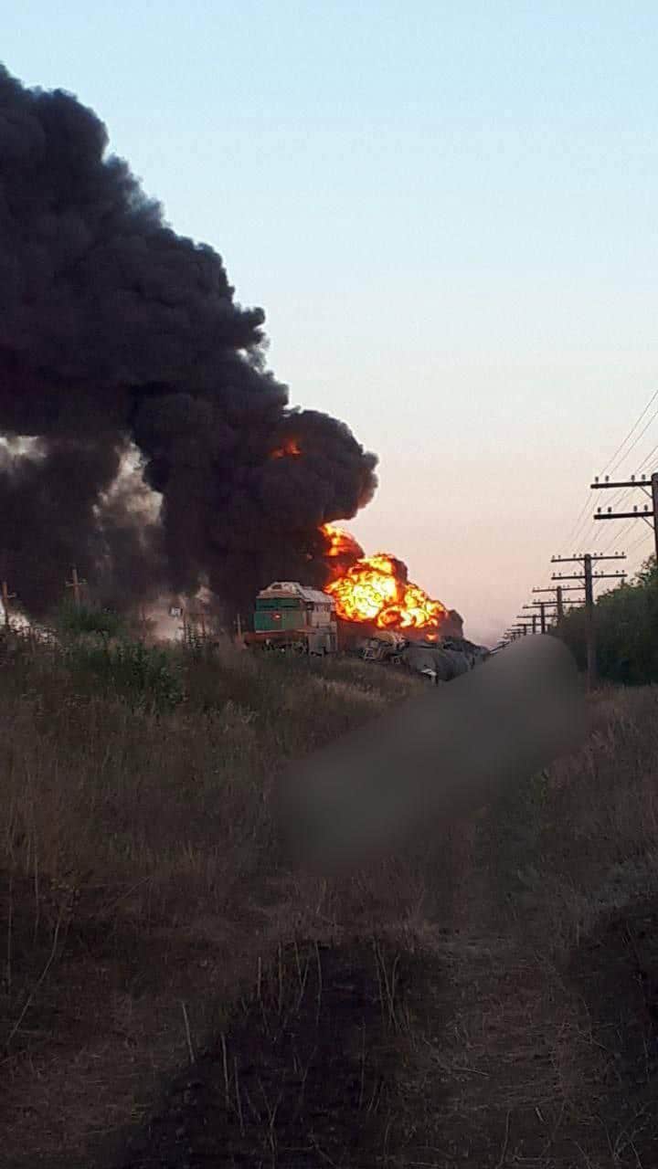 З’явились кадри знищення потягу з паливом російських окупантів