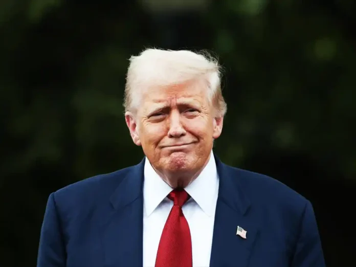 Дональд Трамп повідомив, що вирушає на росію