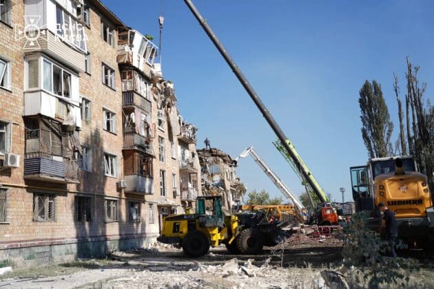 Наслідки російського удару по Києву: багато загиблих, в тому числі й дітей