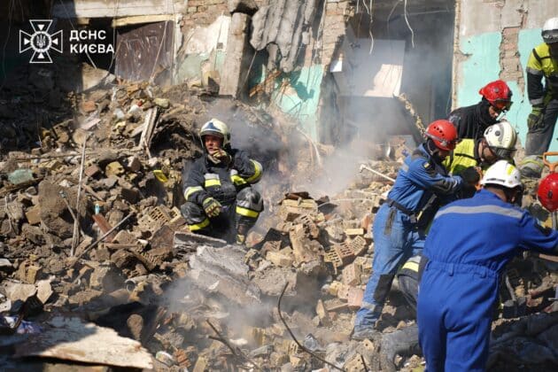 Наслідки російського удару по Києву: багато загиблих, в тому числі й дітей