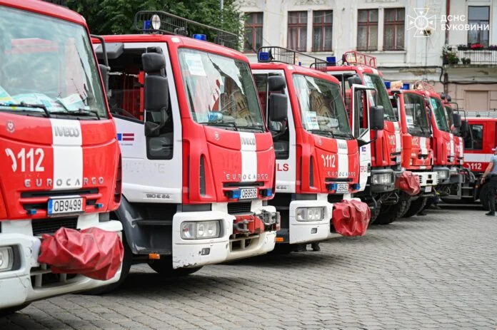 Латвія передала Україні 16 пожежних автомобілів для ДСНС