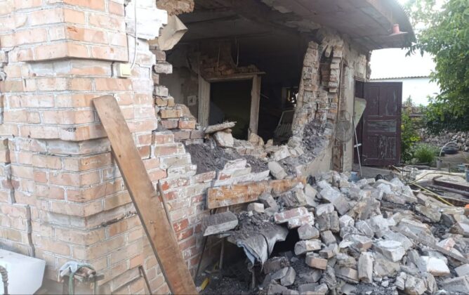 Ворог атакував Дніпро та Нікопольський район: є загиблі та поранені