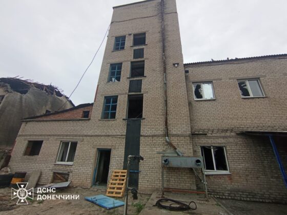 У Добропіллі обстріл рф пошкодив пожежну частину