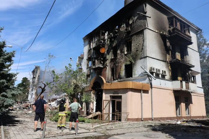 З-під завалів у Краматорську дістали ще двох жертв обстрілу