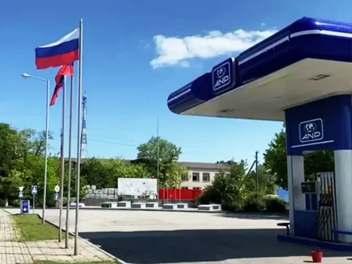 Дефіцит бензину в Криму: пальне продають за талонами, ціни б’ють рекорди