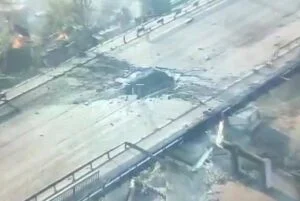 На міст у Херсоні росіяни скинули авіабомби