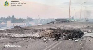 На міст у Херсоні росіяни скинули авіабомби