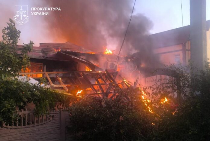 Безперервна атака на Херсонщину: росіяни вбили та поранили цивільних