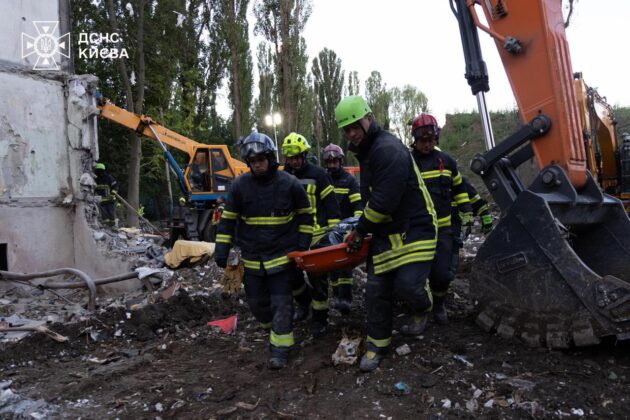 У Києві після ракетного удару знайшли ще тіла: загиблих вже 31