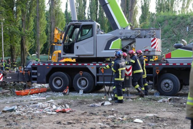У Києві після ракетного удару знайшли ще тіла: загиблих вже 31