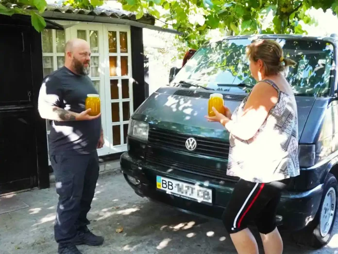«Підтримай своїх»: у Луганській ОВА закликали жителів купувати мед у земляків