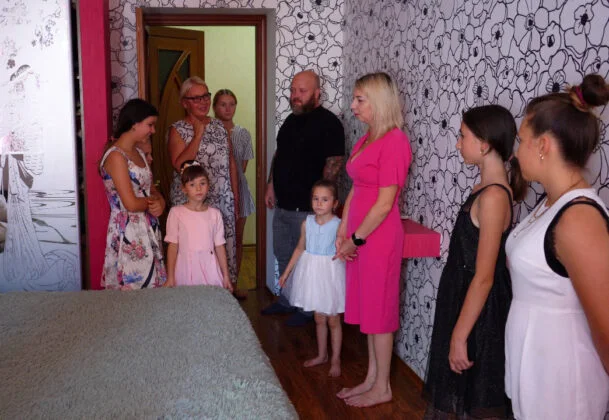 Три дитячі будинки сімейного типу з Луганщини отримали нове житло в Одесі