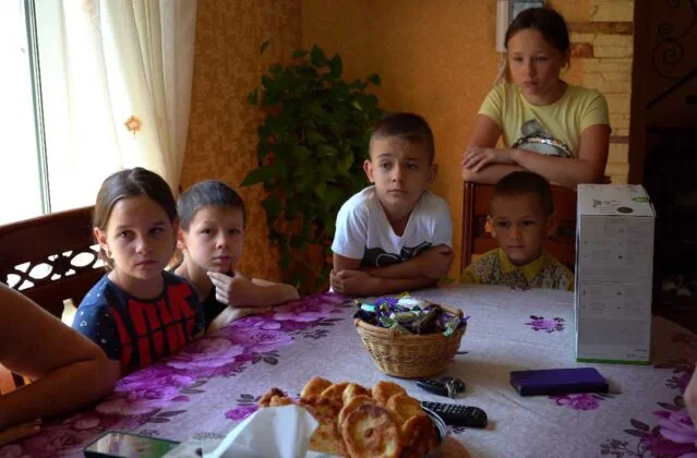 Три дитячі будинки сімейного типу з Луганщини отримали нове житло в Одесі