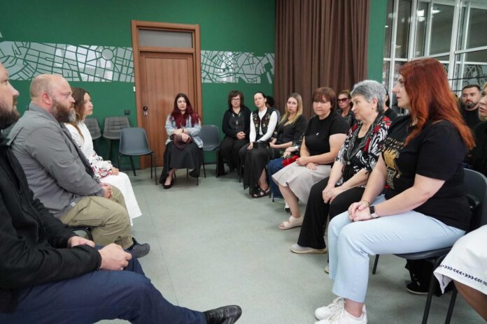 Глава Луганської ОВА зустрівся у Полтаві з родинами полеглих воїнів Луганщини