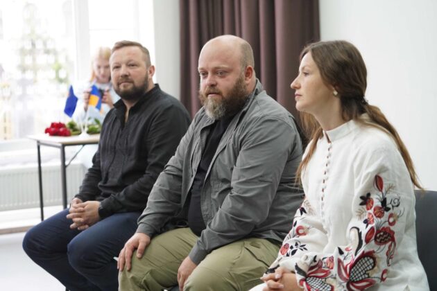 Глава Луганської ОВА зустрівся у Полтаві з родинами полеглих воїнів Луганщини