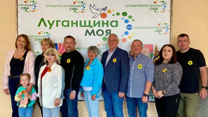 Символічні соняхи пам’яті: у Станично-Луганській СВА провели майстер-клас до Дня захисників України