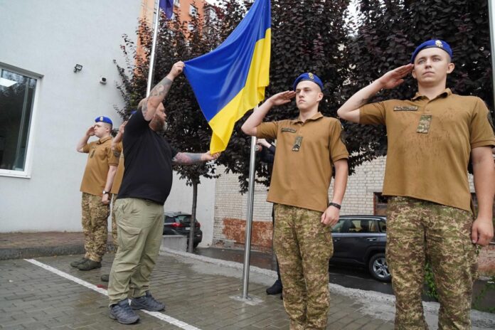 Прапор України для Луганщини: символ віри, незламності та шани полеглим