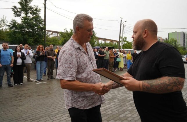 Прапор України для Луганщини: символ віри, незламності та шани полеглим
