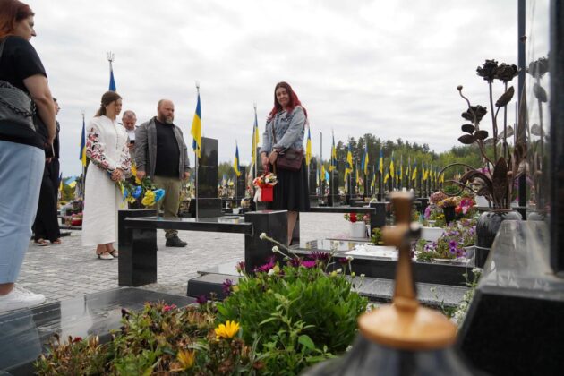 Родини загиблих Захисників Луганщини вшанували пам’ять Героїв у День Незалежності