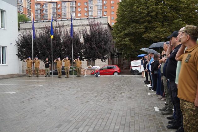 Прапор України для Луганщини: символ віри, незламності та шани полеглим