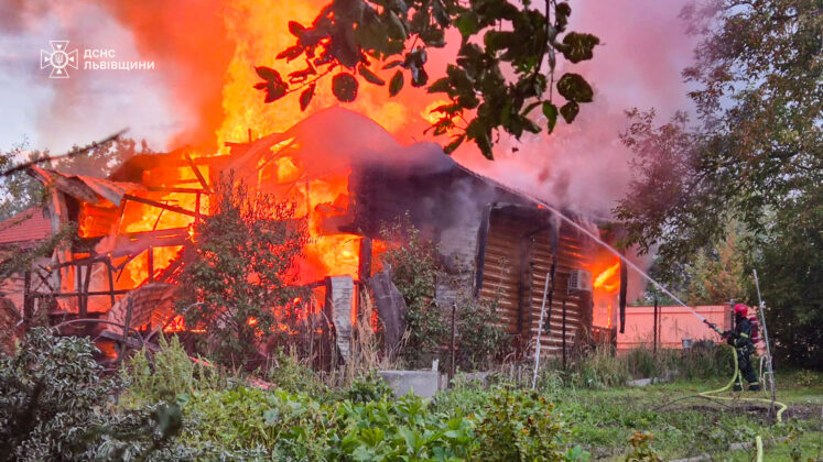 рф атакувала Львів ракетами та дронами: є загиблий і поранені