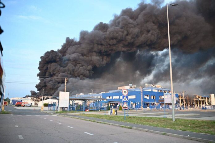 Мукачево під ракетним ударом: руйноване підприємство, десятки людей у лікарні