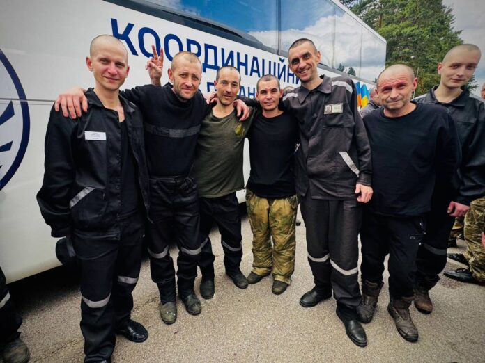 Україна провела обмін полоненими: визволено військових та цивільних