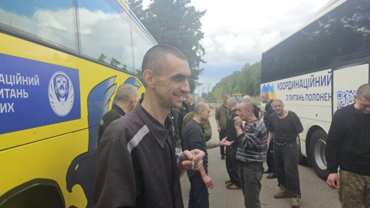 Україна провела обмін полоненими: визволено військових та цивільних