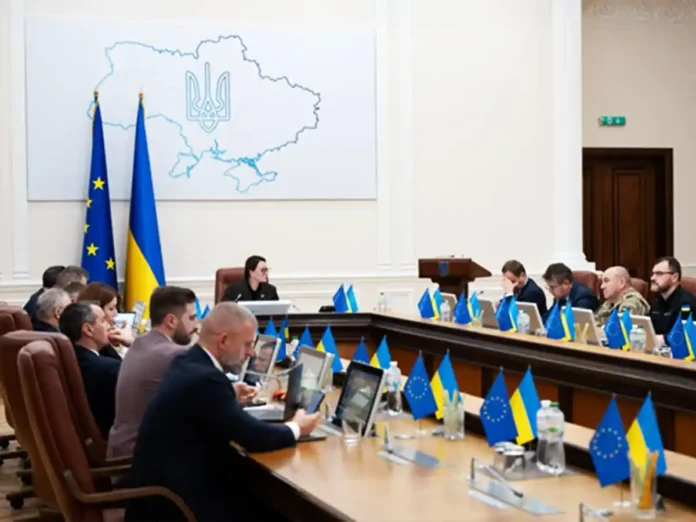 Кабмін дозволив чоловікам від 18 до 22 років вільно виїжджати за кордон