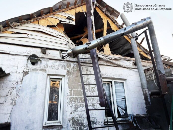Ворожі обстріли Запоріжжя: серед поранених – однорічна дитина і літні люди