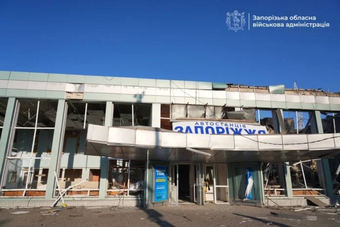 Атака на Запоріжжя: росіяни скинули КАБ на автовокзал, десятки поранених