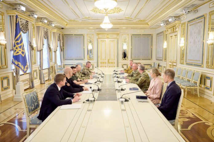 Зеленський обговорив із військовим керівництвом Британії гарантії безпеки та постачання зброї