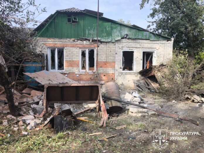 Атаковано Куп’янський район: двоє поранених, пошкоджені будинки