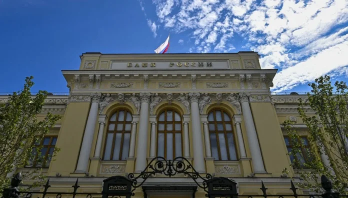 росія готується до жорсткої економії та підвищення податків через воєнні витрати - Reuters