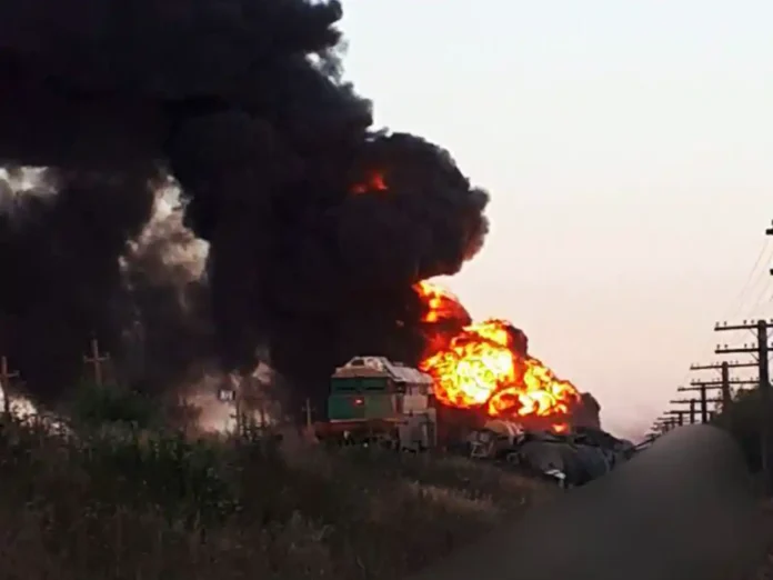 З’явились кадри знищення потягу з паливом російських окупантів