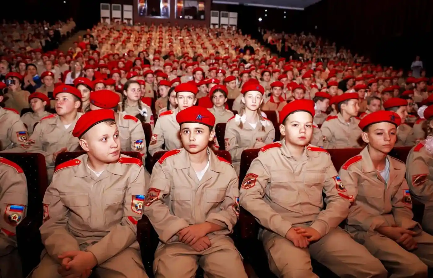 СБУ викрила злодійку, яка вербувала дітей на Луганщині до «юнармії»