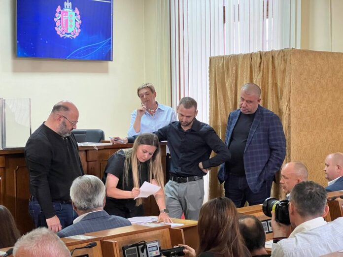 У Чернівцях депутати проголосували за звільнення голови облради