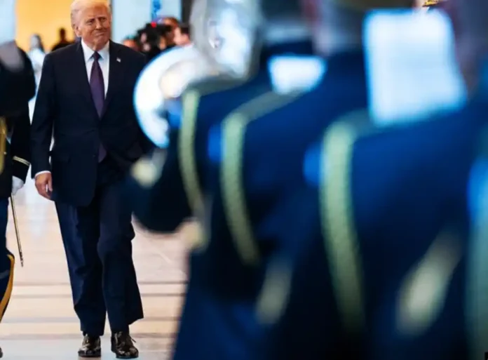 Трамп несподівано приєднався до військового саміту у Квантіко