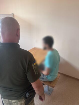 Львів’янин намагався втекти з України із «паспортом» Саудівської Аравії