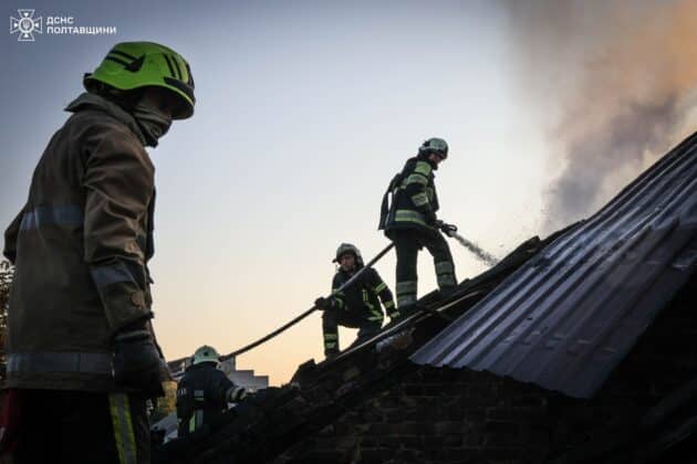 Атака на Кременчук: міст через Дніпро перекрито після ударів