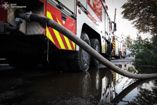 Атака на Кременчук: міст через Дніпро перекрито після ударів