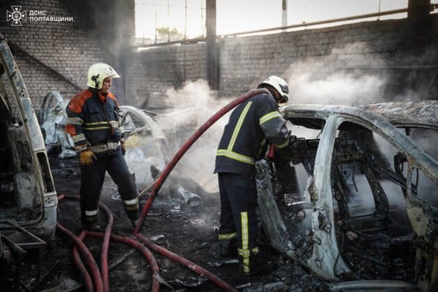 Атака на Кременчук: міст через Дніпро перекрито після ударів