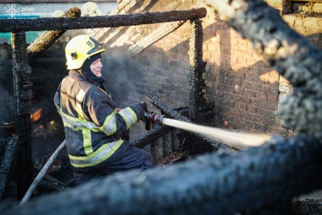 Атака на Кременчук: міст через Дніпро перекрито після ударів