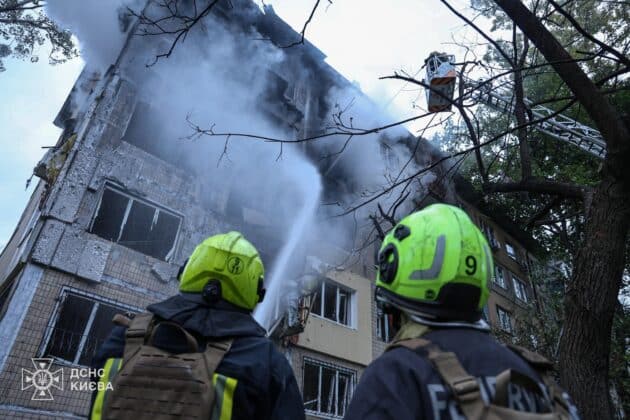 Наслідки російської атаки на Київ: руйнування, пожежі та жертви