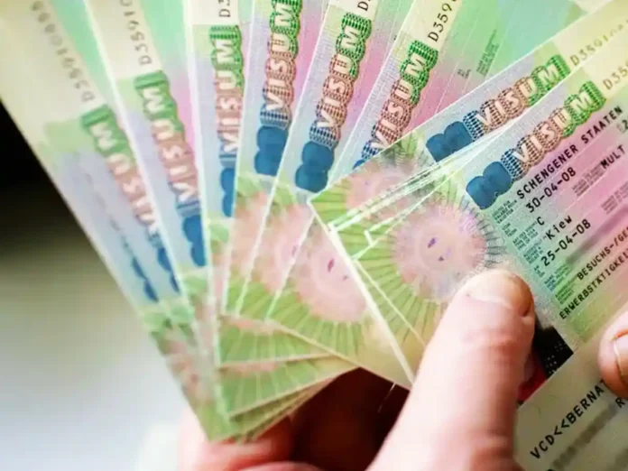 Німеччина посилила візові правила для росіян і просить ЄС діяти разом