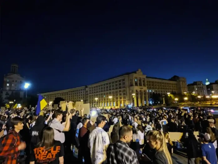 У Києві пройшов протест проти закону про відповідальність військових