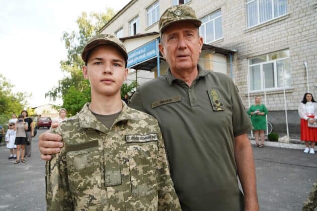 Луганський військовий ліцей відзначив День знань: першокурсники отримали свої перші погони