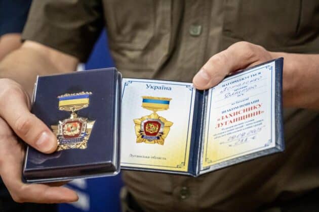 Герої без зброї: рятувальникам Луганщини вручили відзнаки